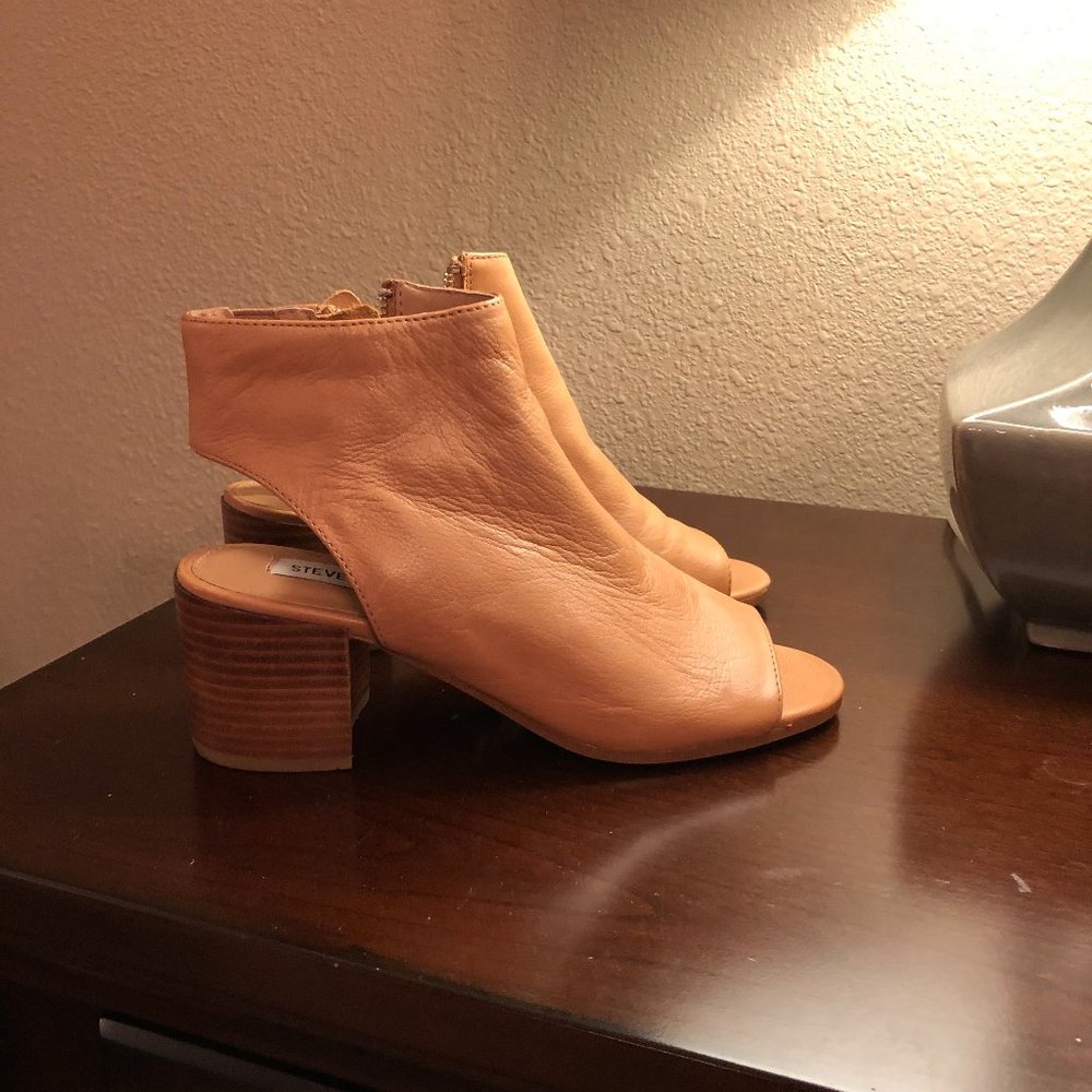 Tan leather peep toe shoes